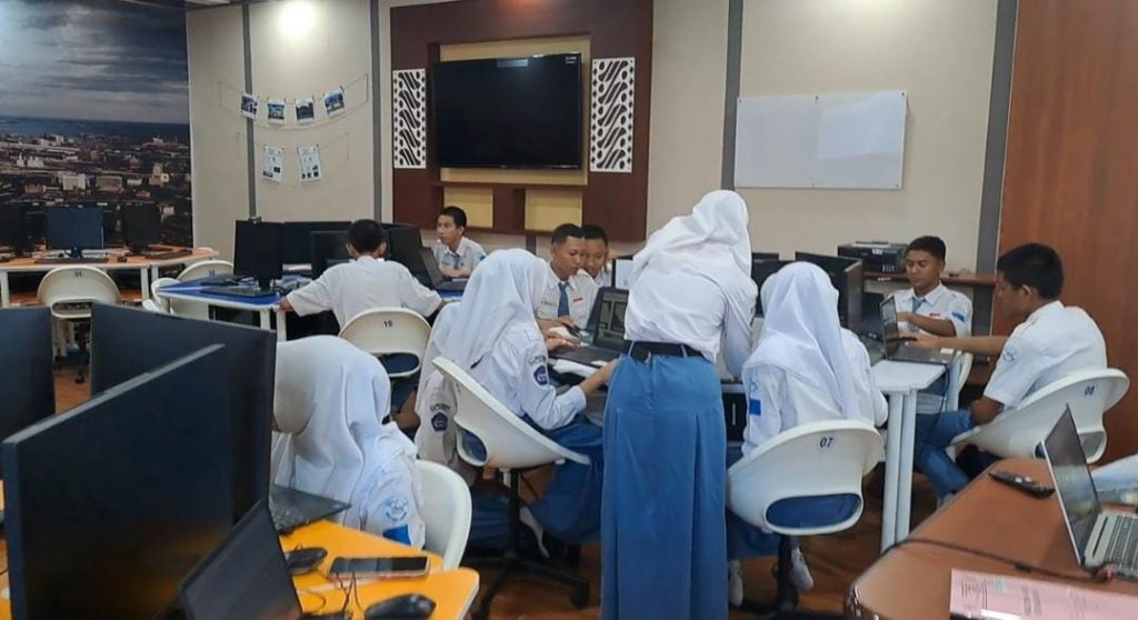 Bantu Lulusan SMK Terhubung ke Perusahaan, Aplikasi E-Makaryo Mampu Jadi Solusi