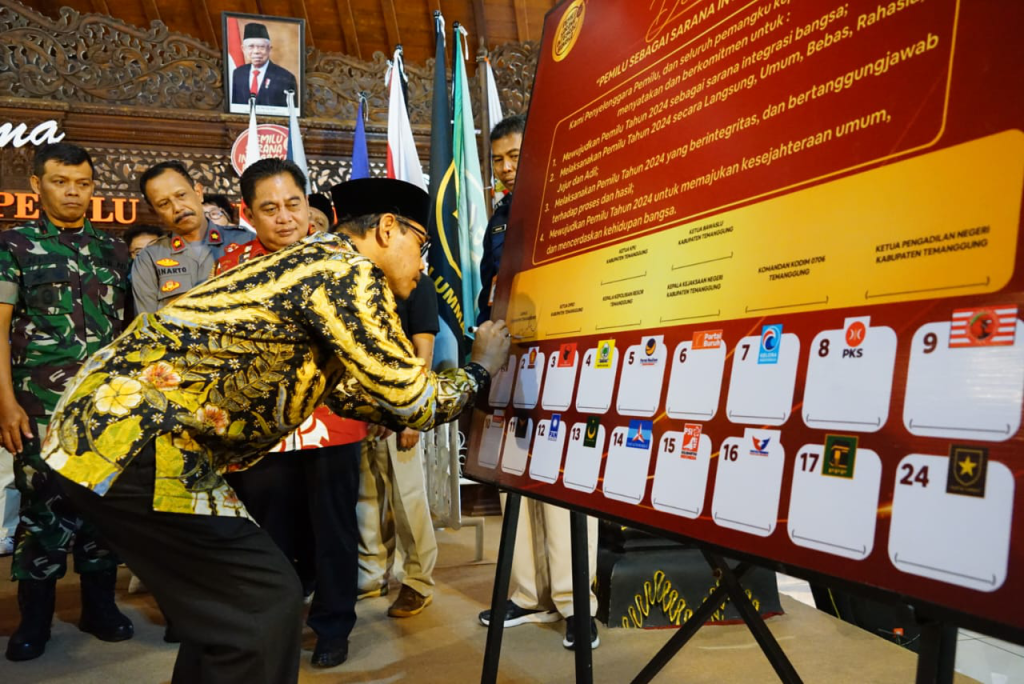 Pawai Panji Parpol Sosialisasi Pemilu Damai Sukses Tanpa Ekses