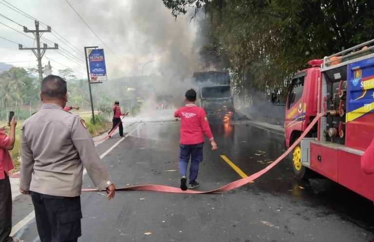 Truk Pengangkut Permen Ludes Terbakar, Kerugian Rp 1,8 Miliar