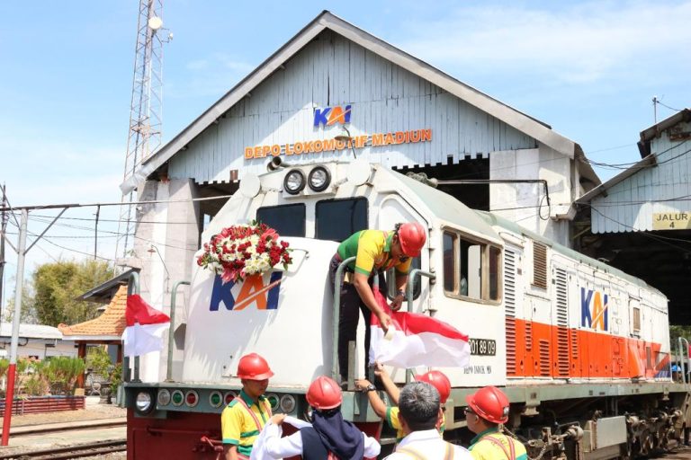 Semarak HUT Ke-78 RI, KAI Hibur 112.822 Penumpang KA