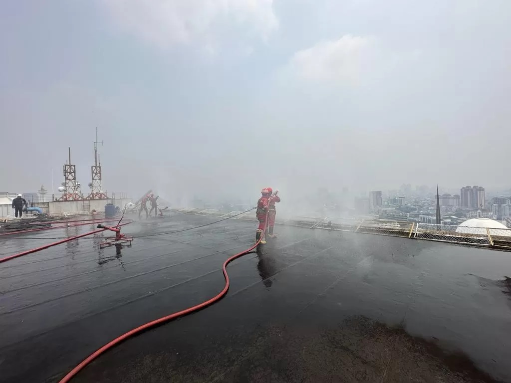 Mengurangi Polusi, Pertamina dan KLHK Uji Coba Modifikasi Cuaca Mikro