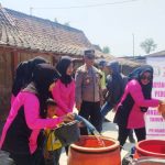 11 Ribu Liter Air Bersih, Disalurkan Polisi untuk Warga Ngaringan Grobogan