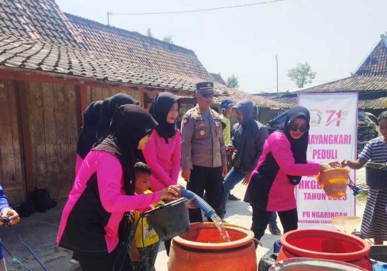 11 Ribu Liter Air Bersih, Disalurkan Polisi untuk Warga Ngaringan Grobogan
