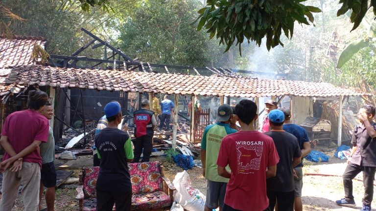 Korsleting, Rumah di Wirosari Grobogan Terbakar, Sepeda Motor Ikut Hangus