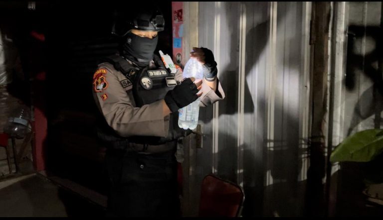 Pesta Miras di Pos Ronda, Tujuh Warga Dicokok Tim Sparta Polresta Surakarta
