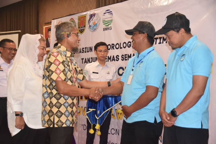 SLCN Membantu Nelayan Memahami Kondisi Cuaca dan Potensi Laut