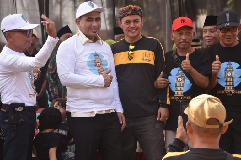 Gus Yasin Apresiasi Swadaya Kades dan Warga Bangun Sembung Tower