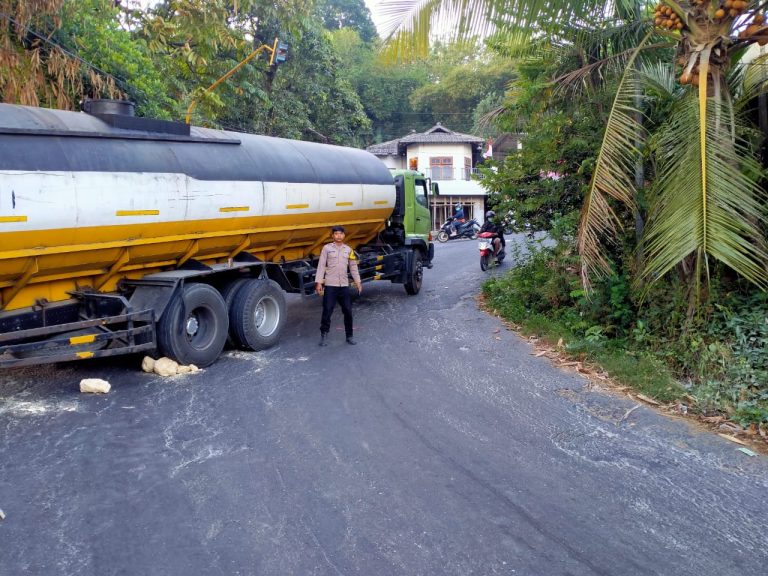 Truk Tangki Melintang di Tanjakan Pangin, Polisi Alihkan Arus Lalu Lintas