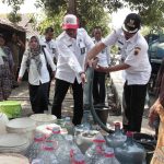 Kurangi Dampak Kekeringan, Tirta Baribis Distribusikan Air Gratis untuk Warga