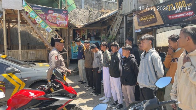 Samapta Polresta Banyumas Tertibkan Belasan Siswa yang Kedapatan Bolos Saat Jam Pelajaran