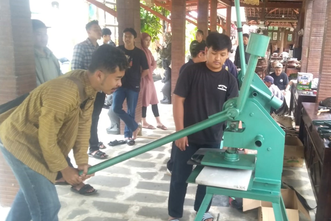 Ikuti Workshop, Limbah Sandal Upanat Diolah Jadi Aneka Kerajinan