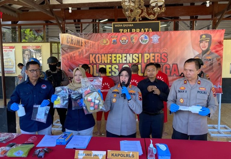 4 Tersangka Pengedar Narkoba Dikukut Satreskrim Polres Salatiga