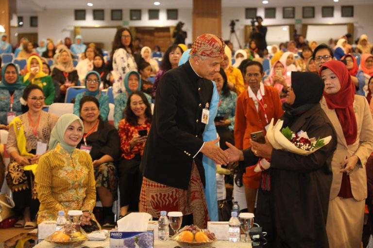 Ganjar, dalam Setiap Kebijakan, Perempuan Harus Jadi Pejuang Haknya