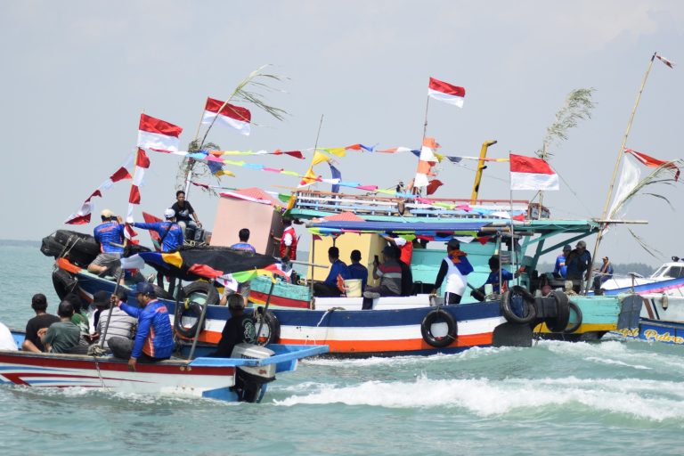 Ratusan Polisi, Dua Hari Amankan Prosesi Sedekah Laut di Kota Tegal