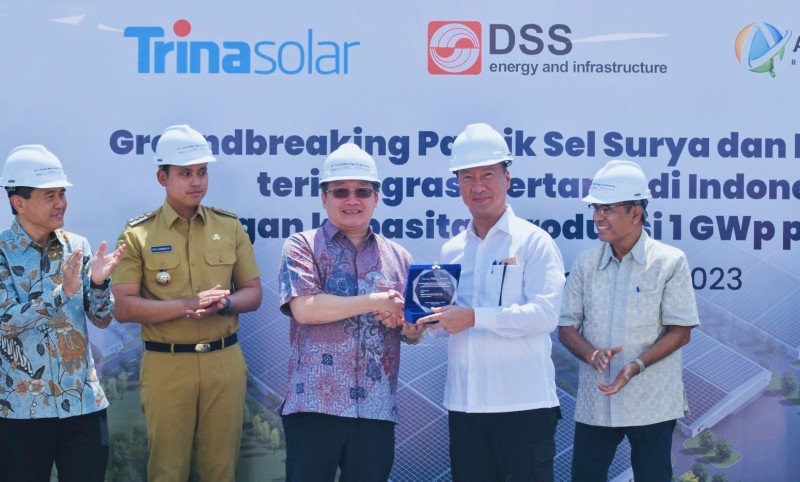 Dampingi Menperin, Bupati Kendal Groundbreaking Pabrik Panel Surya di KIK