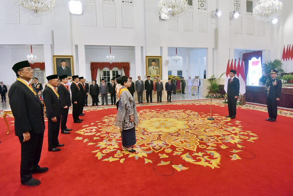 Upacara Penganugerahan Tanda Kehormatan Republik Indonesia, di Istana Negara, Jakarta, Seni (15/08).