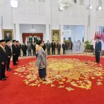 Upacara Penganugerahan Tanda Kehormatan Republik Indonesia, di Istana Negara, Jakarta, Seni (15/08).