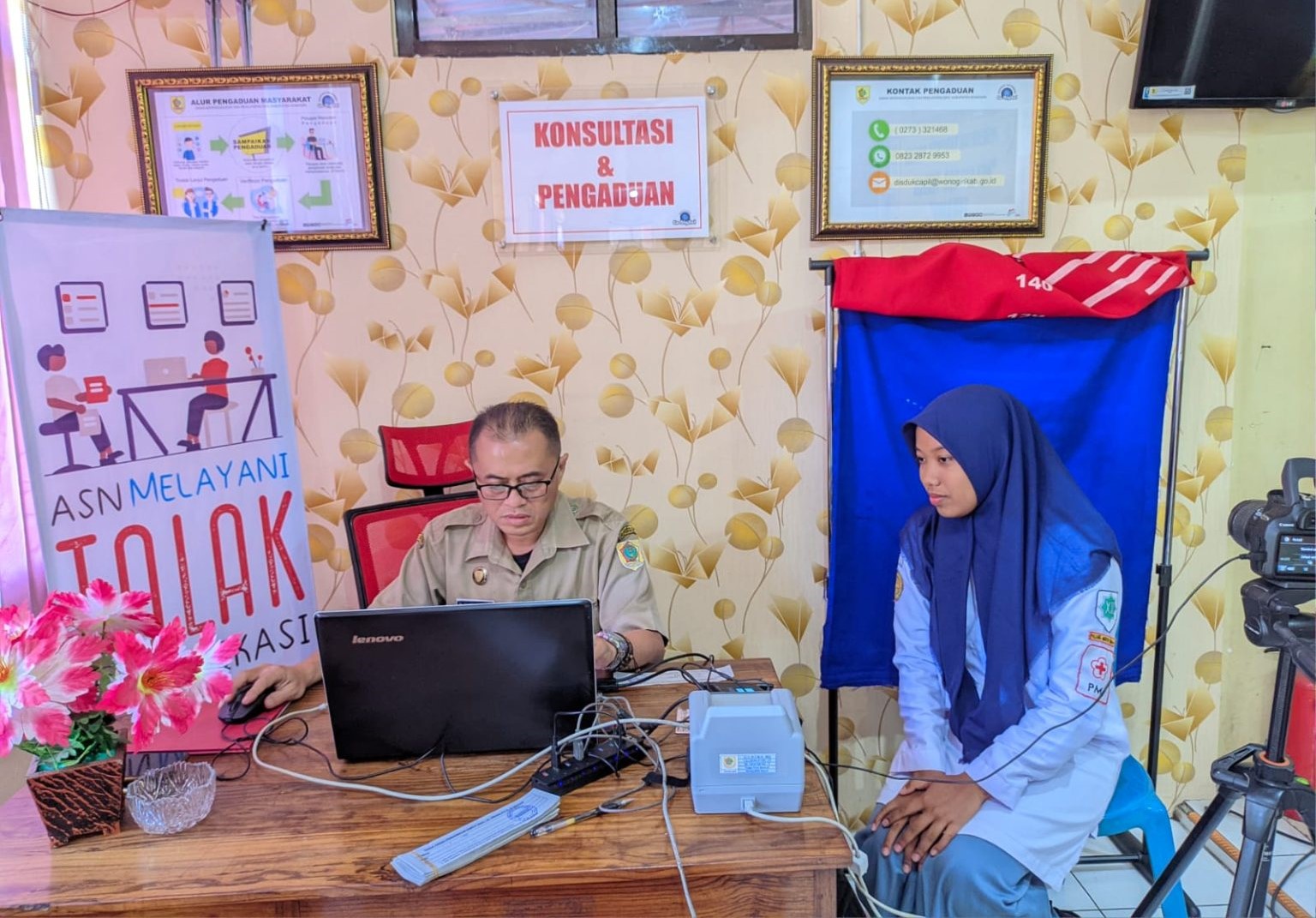 Tunggu Bola, Rekam e-KTP Kolektif Disdukcapil Wonogiri Kerja Sama dengan Sekolah