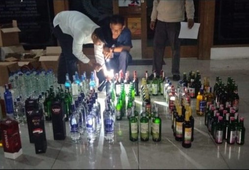 Amankan Ratusan Botol Miras, Kapolres Kudus: Warga Bisa Lapor Polres atau Polsek