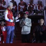 Ganjar memberikan apresiasi kepada Yaitu Wahyudi, peraih medali Perak ASEAN Paragames di Philipina, dan Tugiman, atlet Tour de Java dan pra-PON Sulsel