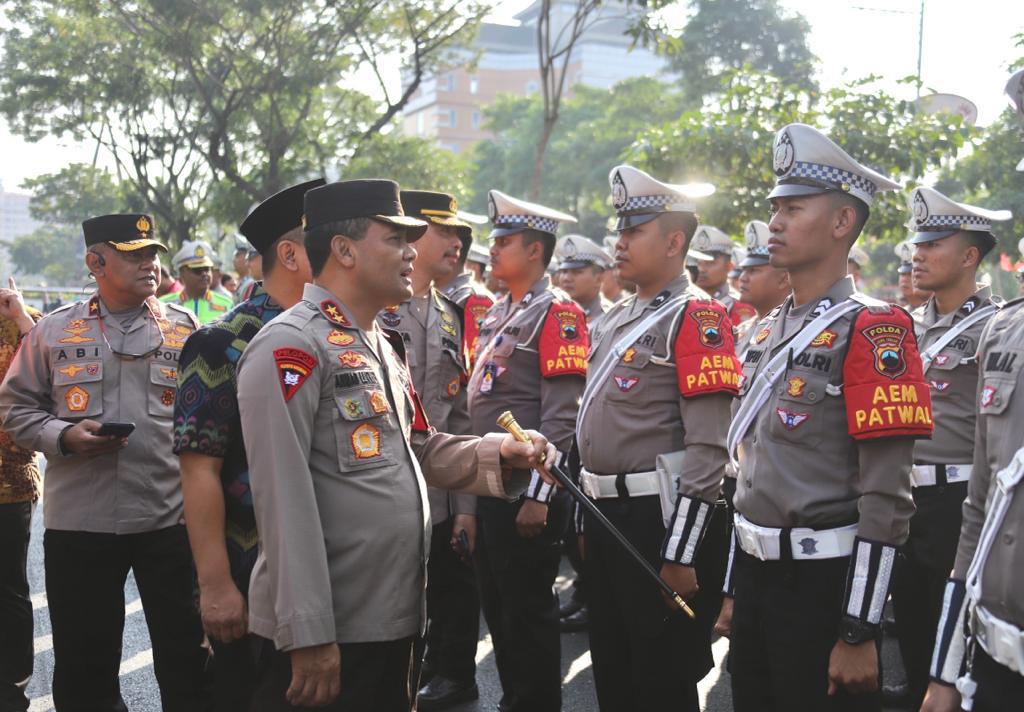 Kapolda Jateng, Irjen Pol Ahmad Luthfi saat memimpin apel di halaman kantor Gubernur Jawa Tengah, Selasa (15/08)