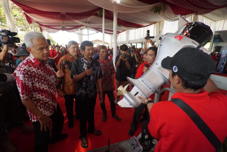 Nelayan Harus Dapat Insentif, Ganjar Jadikan Cilacap ‘Pilot Project’ Kapal Listrik 