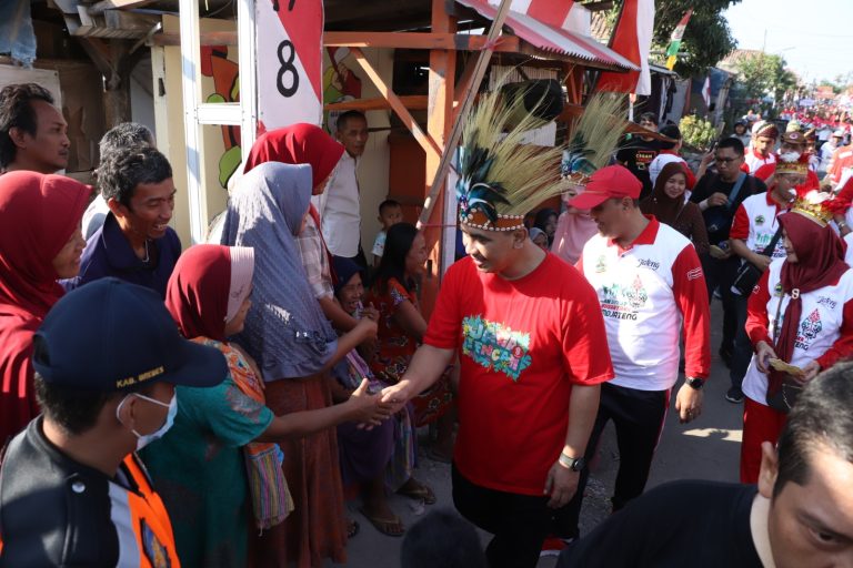 Jalan Sehat Nusantara Pakai Penutup Kepala Khas Daerah, Jateng Raih Rekor MURI