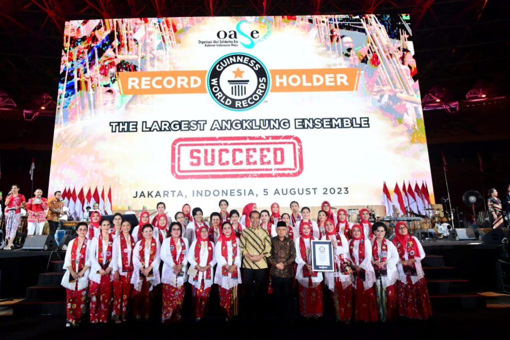 Pemecahan Rekor Dunia Pergelaran Angklung, di Stadion Utama GBK, Jakarta, Sabtu (05/08). (Foto: Dok BPMI Setpres)