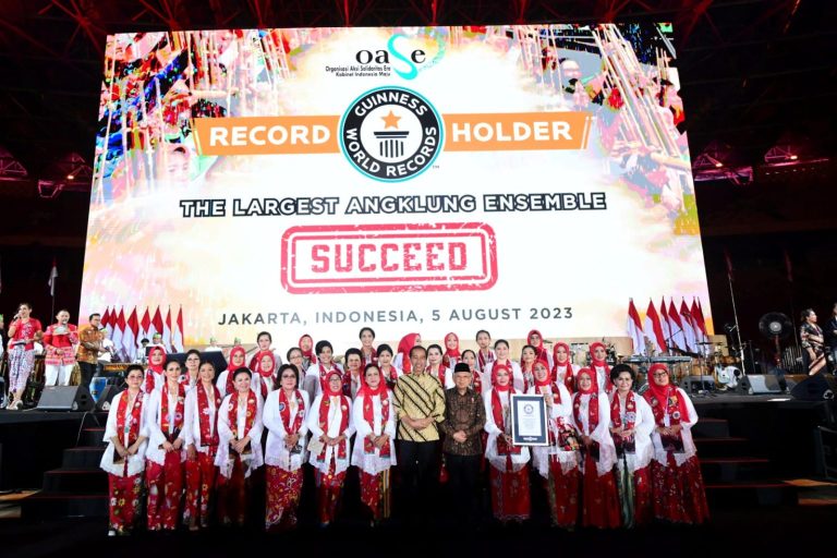 Pemecahan Rekor Dunia Pergelaran Angklung, di Stadion Utama GBK, Jakarta, Sabtu (05/08). (Foto: Dok BPMI Setpres)