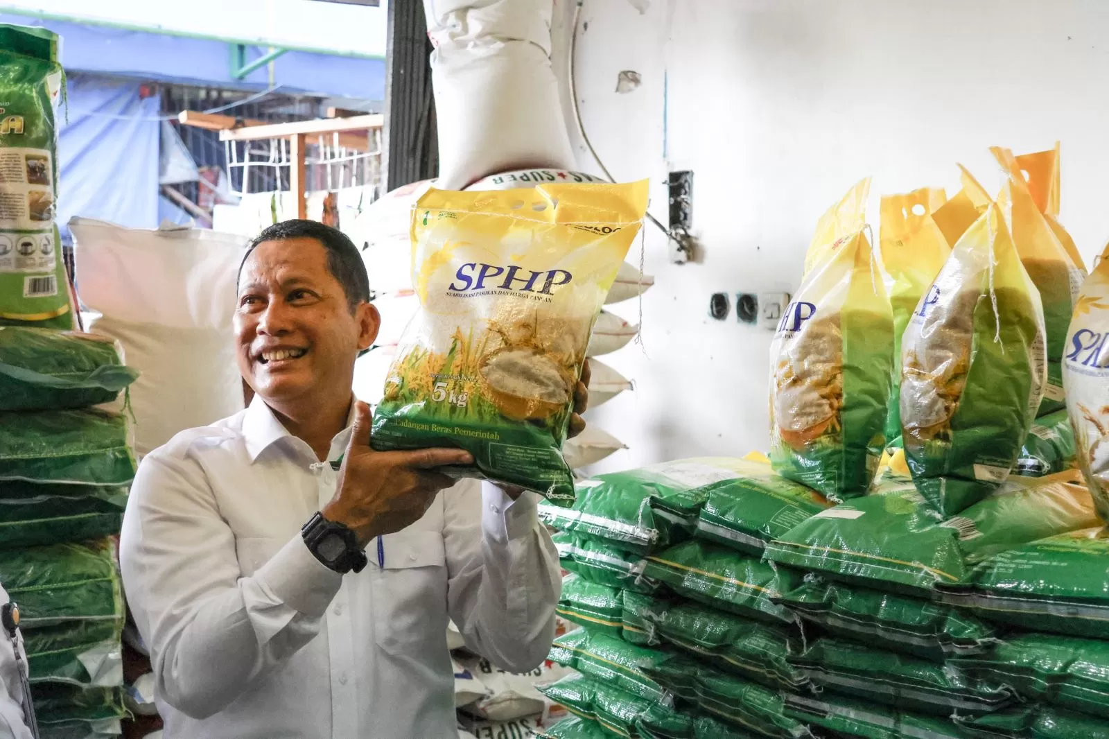 Dirut Bulog Gerebek Pasar, Pastikan Beras Operasi Pasar SPHP Tersedia Sepanjang Tahun