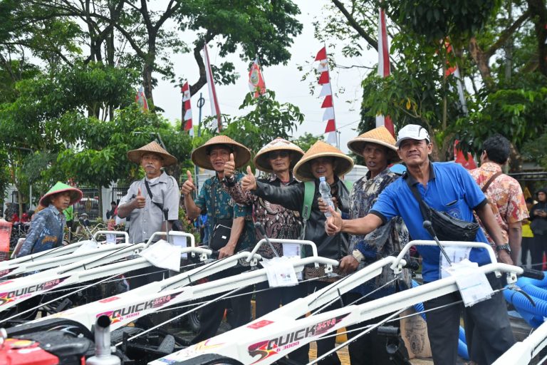 Senangnya Petani di Kebumen Dapat Bantuan Alsintan dan Hewan Ternak Total Ratusan Juta