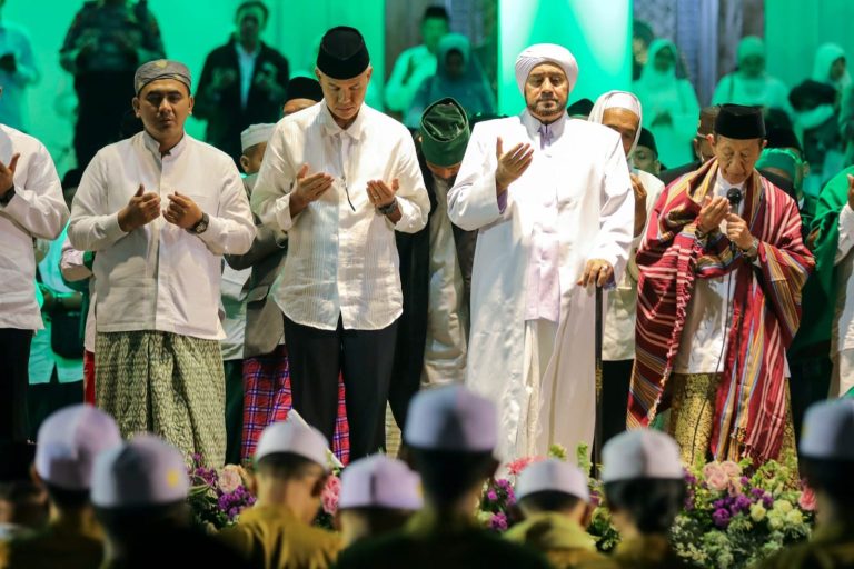 Lantunan Shalawat di Mumbai Van Java, Antar Ganjar-Yasin Pamit
