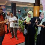 Wali Kota Pekalongan Kenalkan dan Bagikan Lopis di Banjarmasin