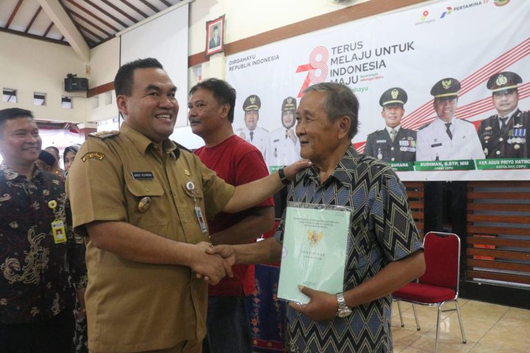 Tahap Kedua, Sebanyak 80 Warga Wonorejo Terima Sertifikat Tanah HGB
