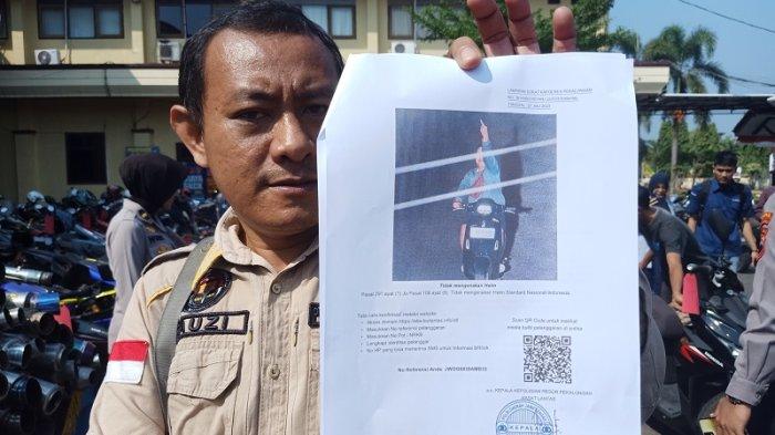 Iseng Acungkan Jari Tengah ke Kamera ETLE, Pemotor di Pekalongan Langsung Dikirimi ‘Surat Cinta’