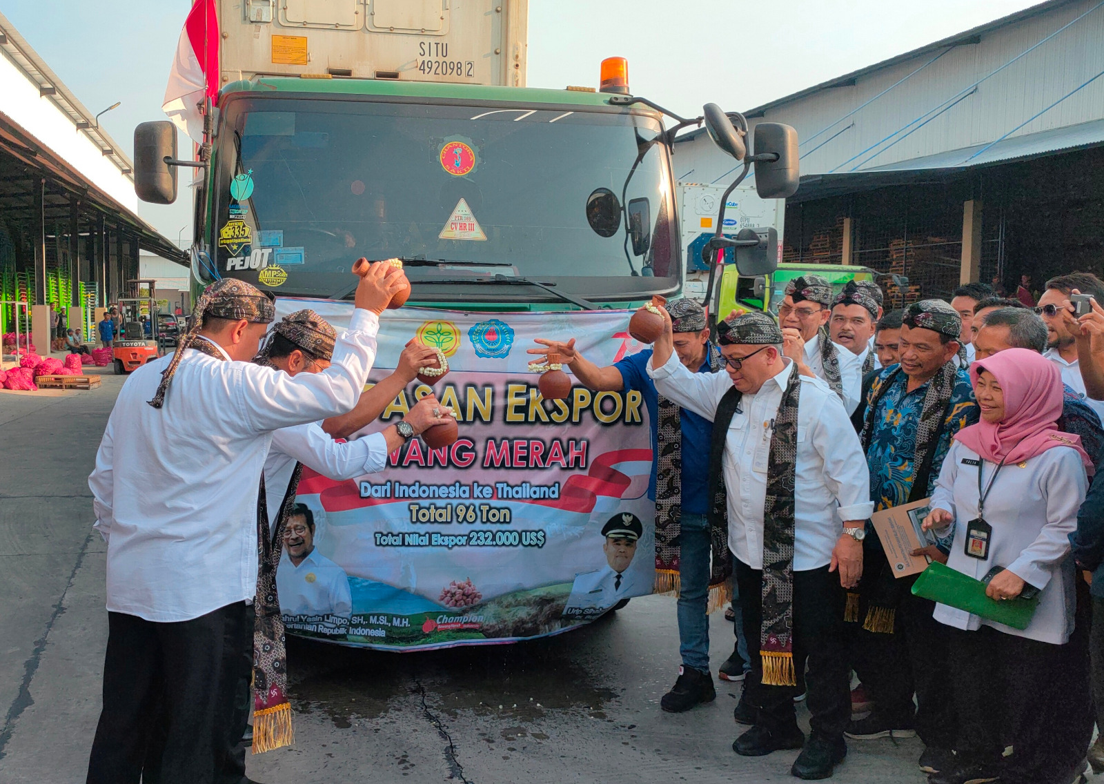 Dilepas Menteri Pertanian dan Pj Bupati, Kabupaten Brebes Ekspor Bawang Merah ke Thailand