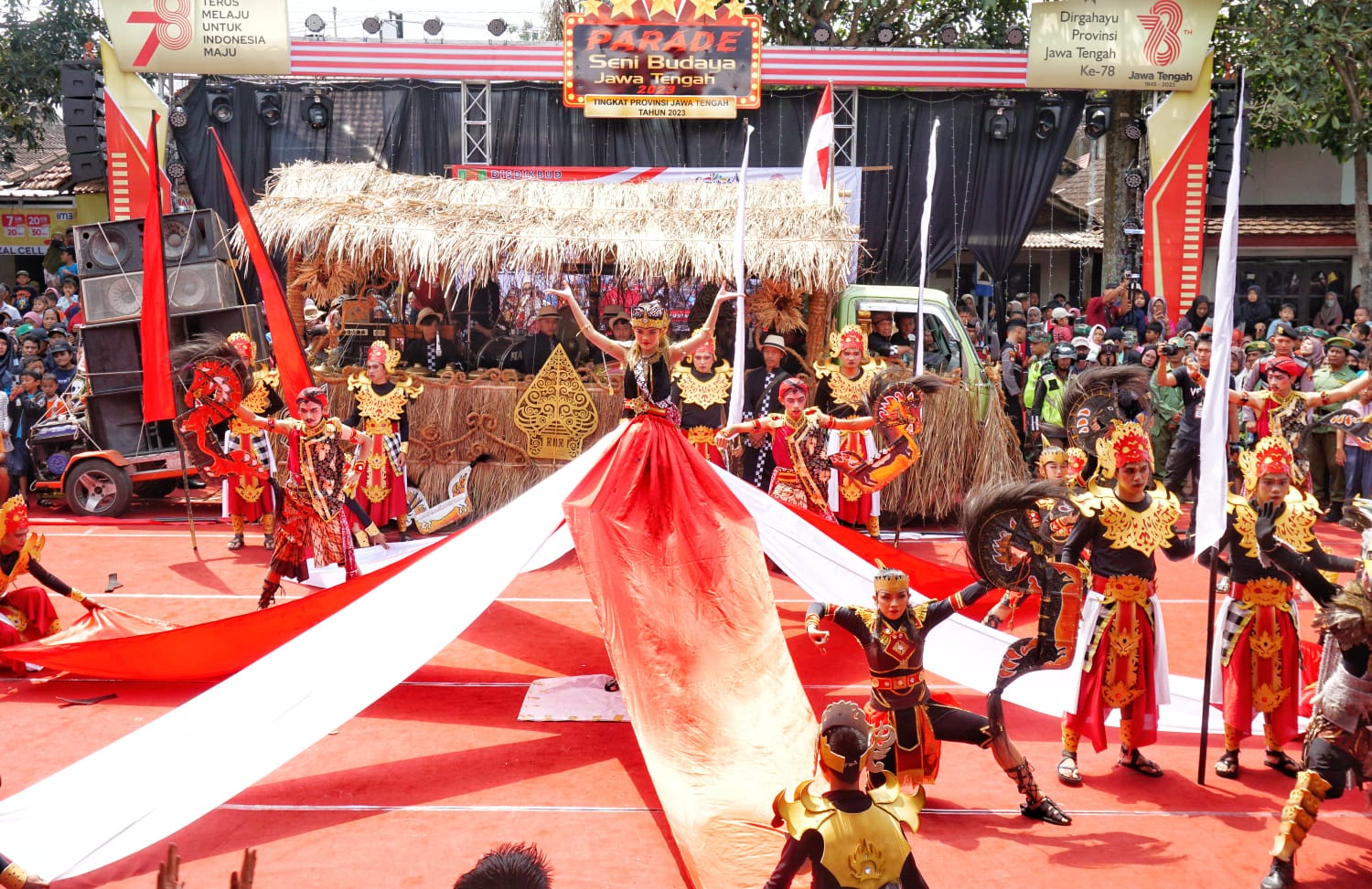 Bukan Sekadar Hiburan, Semarak Parade Gebyar Seni Budaya Kota Mungkid 2023