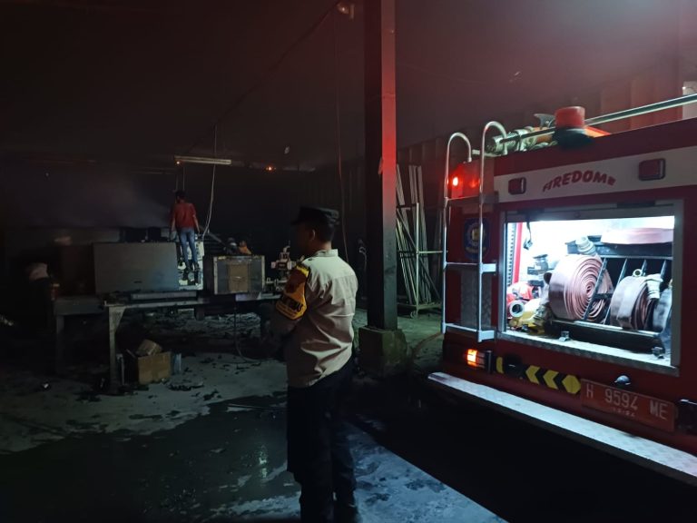PT Belgindo di Tegowanu Grobogan Terbakar, Kerugian Belum Bisa Ditaksir