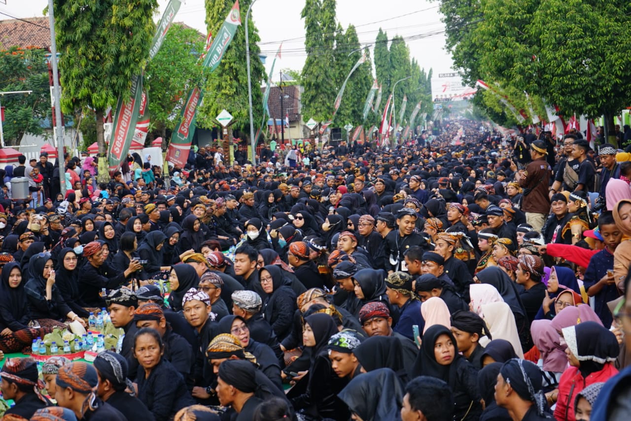 Sajikan Ribuan Sego Berkat, Tasyakuran HUT ke-78 RI di Blora Tercatat di MURI
