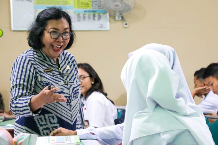 Setelah 33 Tahun Honorer, Pemprov Jateng Wujudkan Mimpi Guru Jadi PPPK