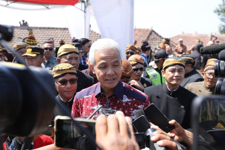 Gubernur Ganjar Dorong Pabrikan Prioritaskan Tembakau Petani Lokal