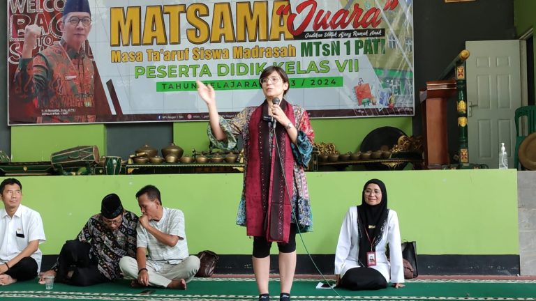 Mendatangkan Volunteer Italia, Cara MTsN 1 Pati Perkuat Program IDC