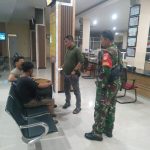 Bhabinkamtibmas Kestalan Amankan Pencuri usai Tertangkap Basah Gasak Sepatu