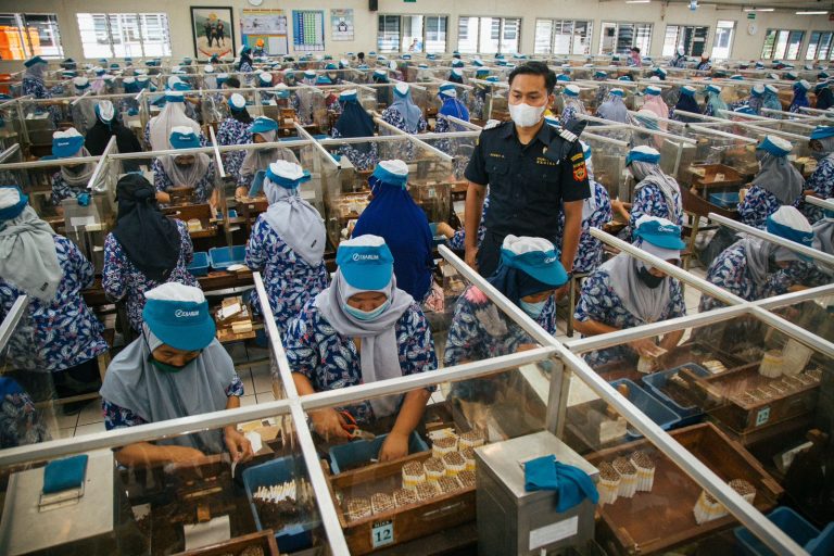 Tingkatkan Pelayanan dan Kepastian Hukum Bidang Cukai, Kemenkeu Terbitkan Aturan Baru NPPBKC