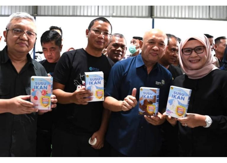 Hasil Kemitraan Koperasi dan UKM, MenKopUKM Launching Susu Ikan Pertama di Indonesia