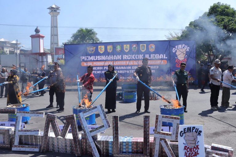 Bea Cukai Surakarta Musnahkan Ribuan Barang Kena Cukai Ilegal di Wonogiri