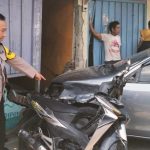 Mengantuk Saat Mengemudi, Mobil Tabrak Dua Motor dan Satu Warung