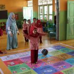Lawan Mager, Pemkot Berikan Anak PAUD Permainan Ular Tangga Internet Sehat