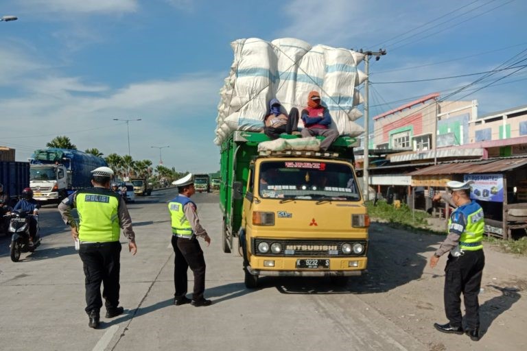 Jadi Salah Satu Penyebab Laka Lantas, Belasan Truk Overload Ditindak Satlantas