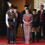 Presiden Jokowi didampingi Wapres Ma’ruf Amin bersama Ketua DPR RI Puan Maharani, sebelum pidato Sidang Tahunan MPR RI dan Sidang Bersama DPR RI dan DPD RI dalam rangka HUT Ke-78 Proklamasi Kemerdekaan RI, di Ruang Rapat Paripurna, Gedung Nusantara MPR/DPR/DPD RI, Senayan, Jakarta, Rabu (16/08) pagi.